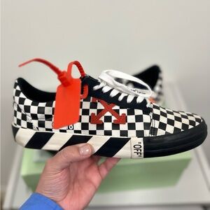 OFF-WHITE Vulc Low Top -“Checkered Black/white